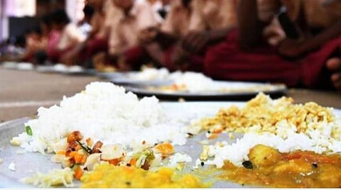 அங்கன்வாடி மையங்களிலேயே சூடான உணவு; நகப்பூச்சுக்குத் தடை: வழிகாட்டு நெறிமுறைகள் வெளியீடு