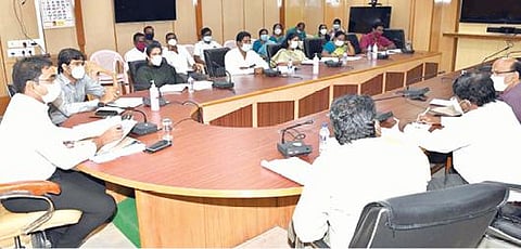 பள்ளிகள் திறப்புக்கான முன்னேற்பாடு பணிகள் குறித்த ஆலோசனை கூட்டத்தில் தூத்துக்குடி மாவட்ட ஆட்சியர் கி.செந்தில் ராஜ் பேசினார்.