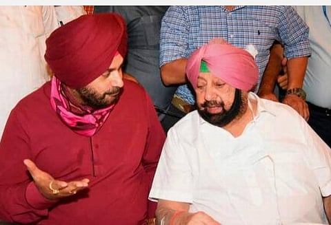 பஞ்சாப் முதல்வர் அமரிந்தர் சிங், மாநில காங்கிரஸ் தலைவர் நவ்ஜோத் சிங் சித்து | படம்: பிடிஐ.
