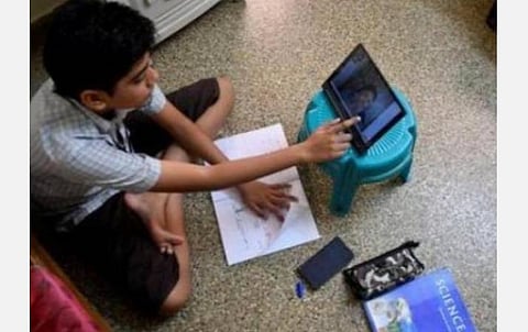 அரசுப் பள்ளி மாணவர்களுக்கு வீட்டுப்பாடம் குறித்து வழிகாட்டுதல்: பள்ளிக்கல்வித் துறை வெளியீடு