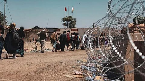 காபூல் விமான நிலையத்திலிருந்து உடனே வெளியேறுங்கள்: அமெரிக்கா எச்சரிக்கை