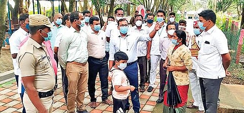 ஏலகிரி இயற்கை பூங்காவில் நேற்று ஆய்வு மேற்கொண்ட திருப்பத்தூர் மாவட்ட ஆட்சியர் அமர் குஷ்வாஹா.