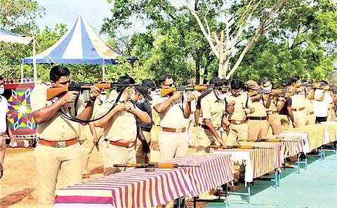 வல்லநாடு துப்பாக்கிச் சுடு தளத்தில் திருநெல்வேலி சரக காவல் அதிகாரி களுக்கான துப்பாக்கிச் சுடும் போட்டி நடந்தது.