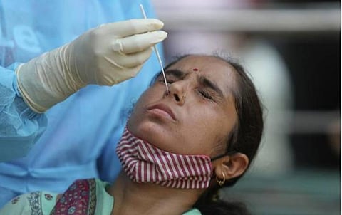 ‘கோவிட்-19’ வழிகாட்டி நெறிமுறைகள் நீட்டிப்பு; மாநிலங்கள் 5 அம்சத்தை கடைபிடிக்க வேண்டும்: விழாக்களில் கூட்டம் கூடுவதை தடுக்க மத்திய அரசு அறிவுரை