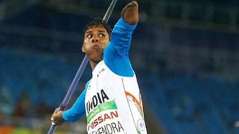 பாராலிம்பிக்ஸில் பதக்க வேட்டை: ஈட்டி எறிதலில் வெள்ளி, வெண்கலம் வென்ற இந்திய வீரர்கள்