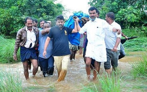 தெலங்கானாவில் கனமழையால் வெள்ளத்தில் சிக்கி 7 பேர் உயிரிழப்பு