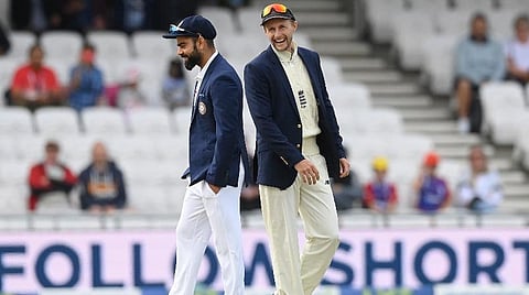 இந்திய அணியின் கேப்டன் கோலி, இங்கிலாந்து கேப்டன் ஜோ ரூட் | படம் உதவி: ட்விட்டர்.