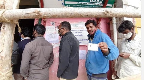 தமிழகத்திலேயே முதல் முறை: நீலகிரியில் ஆதார், கரோனா தடுப்பூசி சான்று இருந்தால் மட்டுமே மது