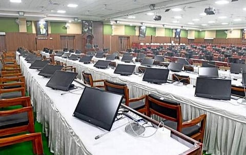 அரசியல் கட்சிகளின் பொதுக்கூட்ட மேடைகளல்ல சட்டமன்ற அவை