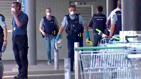 நியூஸிலாந்து வணிக வளாகத்தில் கத்திக்குத்தில் ஈடுபட்ட மர்ம நபர்: 3 பேர் கவலைக்கிடம்; மூவருக்கு லேசான காயம்