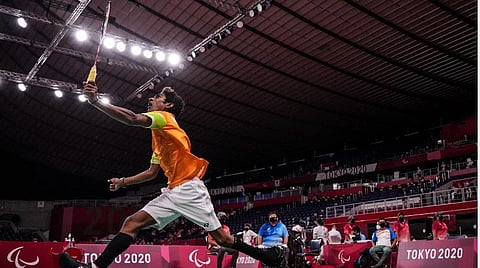 இந்திய வீரர் பிரமோத் பாகத் இறுதி ஆட்டத்தில் விளையாடிய காட்சி | படம் உதவி ட்விட்டர்