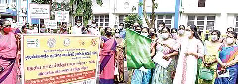 ஊட்டசத்து வார விழாவையொட்டி காஞ்சிபுரத்தில் நடைபெற்ற விழிப்புணர்வு ஊர்வலத்தை, மாவட்ட ஆட்சியர் மா.ஆர்த்தி கொடியசைத்து தொடங்கி வைத்தார்.