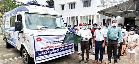 கிருஷ்ணகிரியில் காசநோய் கண்டறியும் நடமாடும் டிஜிட்டல் நுண்கதிர் (எக்ஸ்ரே) வாகனத்தை ஆட்சியர் ஜெயசந்திர பானு ரெட்டி தொடங்கி வைத்தார்.