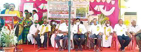 கீழ்பென்னாத்தூர் அரசு மேல்நிலை பள்ளியில் முப்பெரும் விழா நடைபெற்றது.