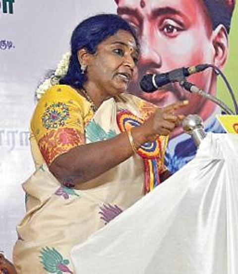 தூத்துக்குடியில் நடைபெற்ற வஉசி 150-வது பிறந்த நாள் விழாவில் தெலங்கானா மற்றும் புதுச்சேரி ஆளுநர் தமிழிசை சவுந்தர ராஜன் பேசினார். படம்: என்.ராஜேஷ்