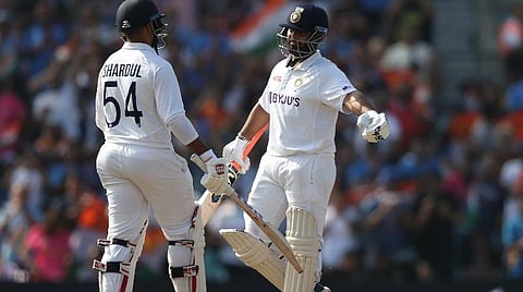 இந்திய அணியின் ஸ்கோர் உயர்வுக்கு உதவி செய்த ஷர்துல் தாக்கூர், ரிஷப் பந்த் | படம் உதவி ட்விட்டர்