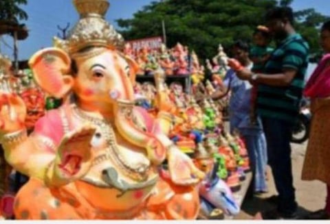 பொது இடங்களில் விநாயகர் சிலை வைத்து வழிபட அனுமதி கோரி உயர் நீதிமன்றக் கிளையில் இந்து முன்னணி வழக்கு