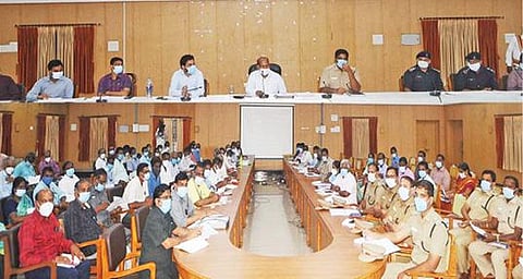 வடகிழக்கு பருவ மழை முன்னெச்சரிக்கை நடவடிக்கை குறித்து கடலூர் மாவட்ட ஒருங்கிணைப்பு குழுக்கூட்டம் ஆட்சியர் கி.பாலசுப்ரமணியம் தலைமையில் நடந்தது.