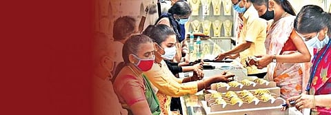 உட்கார்வதும் தொழிலாளர்களின் உரிமையே!