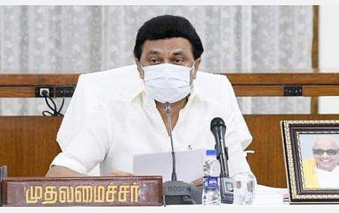 கரோனா கட்டுப்பாட்டு நடவடிக்கை, தடுப்பூசி பணிகள் குறித்து அதிகாரிகளுடன் முதல்வர் ஆலோசனை