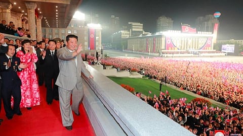 நள்ளிரவில் பரேட் நடத்திய வடகொரிய அதிபர் கிம் ஜோங் உன்: ஓராண்டு காலத்தில் இது மூன்றாவது முறை