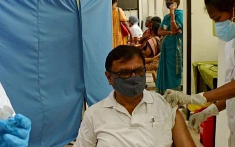 செப்.12ல் தடுப்பூசி சிறப்பு முகாம்கள் நடைபெறும் இடங்களை அறிந்துகொள்ள இணையதளம், தொலைபேசி எண்கள்: சென்னை மாநகராட்சி அறிவிப்பு