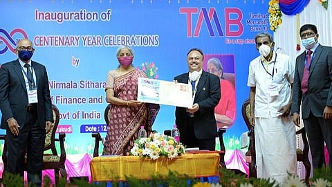 தமிழ்நாடு மெர்க்கன்டைல் வங்கியின் நூற்றாண்டு தொடக்க விழாவில் சிறப்பு அஞ்சல் அட்டையை மத்திய நிதி மற்றும் பெருநிறுவன விவகாரத்துறை அமைச்சர் நிர்மலா சீதாராமன் வெளியிட்டார்.