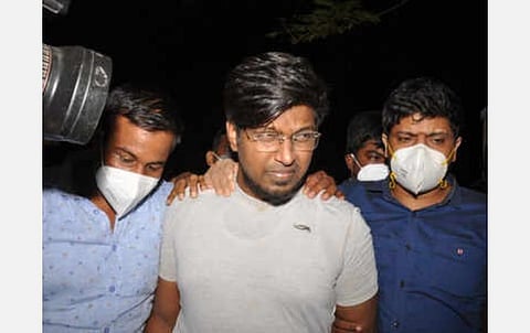 பண மோசடி உள்ளிட்ட வழக்குகளில் கைது செய்யப்பட்ட ‘பப்ஜி’ மதனிடம் குற்றப்பத்திரிகை நகல்கள் வழங்கல்