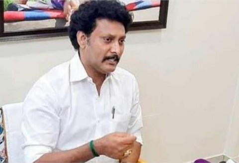 மாணவர்களைப் பள்ளிக்கு வரும்படி வற்புறுத்தக் கூடாது: அமைச்சர் அன்பில் மகேஸ் அறிவுறுத்தல்