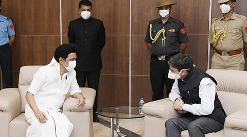 தமிழகம் வந்தார் புதிய ஆளுநர் ஆர்.என்.ரவி: முதல்வர் ஸ்டாலின், தலைமைச் செயலர் வரவேற்பு