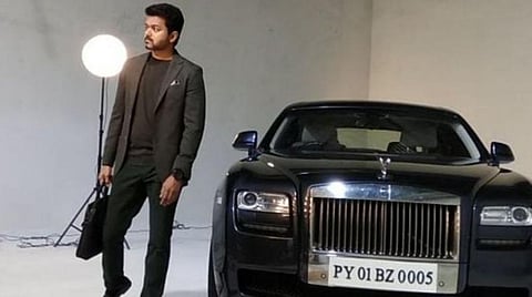 இறக்குமதி செய்த சொகுசு காருக்கு நடிகர் விஜய் வரி செலுத்திவிட்டதாக உயர் நீதிமன்றத்தில் அரசு தகவல்