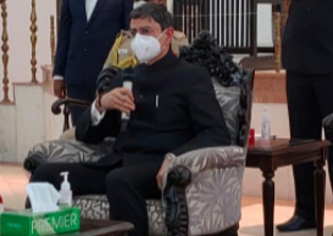 செய்தியாளர்களுக்குப் பேட்டியளித்த ஆளுநர் ஆர்.என்.ரவி.