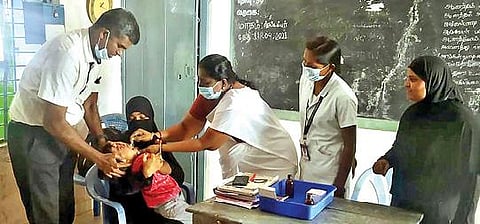 வாணியம்பாடி நியூடவுன் பகுதியில் அங்கன்வாடி மையத்தில் வைட்டமின்-ஏ திரவம் வழங்கும் முகாம் நேற்று தொடங்கியது.