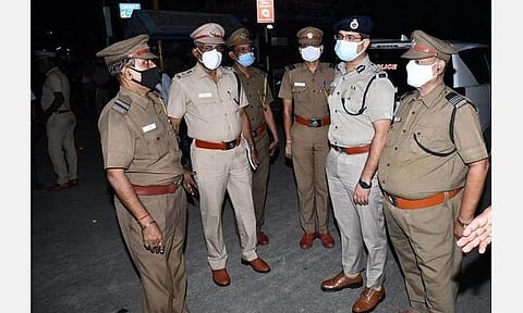 2 ஆண்டுகளுக்குப் பிறகு மீண்டும் போக்குவரத்து வார்டன் அமைப்பு தொடக்கம்: சாலை பாதுகாப்பு, வாகன தணிக்கையில் போலீஸாருக்கு உதவி