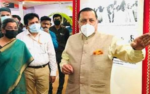 நேதாஜியின் புகழை முந்தைய காங்கிரஸ் அரசுகள் இருட்டடிப்பு செய்து விட்டன: ஜிதேந்திர சிங் குற்றச்சாட்டு