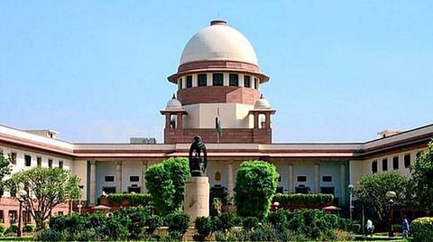 பொருளாதாரத்தில் பின்தங்கியோருக்கான 10 சதவீத இடஒதுக்கீடு- உயர் நீதிமன்ற உத்தரவை ரத்து செய்தது உச்ச நீதிமன்றம்