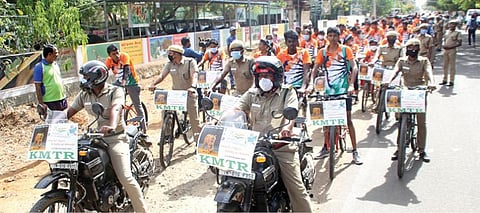 புலிகள் பாதுகாப்பை வலியுறுத்தி பாளையங்கோட்டையில் இருசக்கர வாகன பேரணி நடைபெற்றது. படம்: மு.லெட்சுமி அருண்