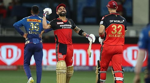 ஆர்சிபி ஸ்கோர் உயர்வுக்கு காரணாக அமைந்த கேப்டன் கோலி, மேக்ஸ்வெல் கூட்டணி | படம் உதவி ட்விட்டர்