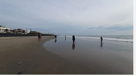 துறைமுகத் துவாரம் தூர்வாரல்: புதுவை கடற்கரையில் மீண்டும் உருவாகும் மணற்பரப்பு