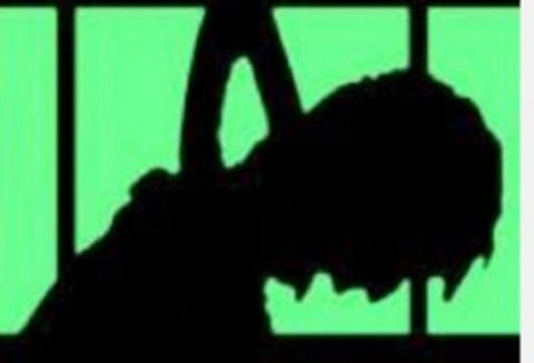 செல்போன் பேசுவதைக் கண்டித்த பெற்றோர்: தூக்கிட்டுத் தற்கொலை செய்த மகன்