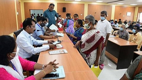 மாவட்டந்தோறும் பொதுமக்கள் குறைதீர்க்கும் நாள், விவசாயிகள் குறைதீர்க்கும் நாள் நடத்தலாம்: தமிழக அரசு அனுமதி