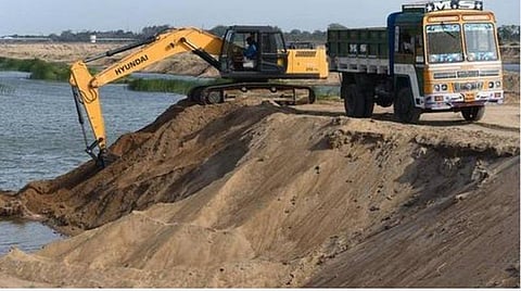 தாமிரபரணியில் சட்டவிரோத மணல் கொள்ளை: ஆட்சியர் பதிலளிக்க உயர் நீதிமன்றம் உத்தரவு