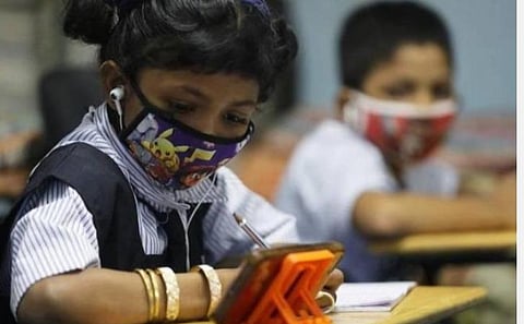 கரோனா பாதிப்பில் இருந்து மாணவர்களை மீட்கும் வழிமுறைகள்: கல்வியாளர்கள், எம்.பி.க்கள் பரிந்துரை