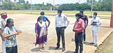 நாகர்கோவில் அண்ணா விளையாட்டரங்கத்தை மாவட்ட ஆட்சியர் மா.அரவிந்த் ஆய்வு செய்தார். உடன் மாநகராட்சி ஆணையர் ஆஷா அஜித்.