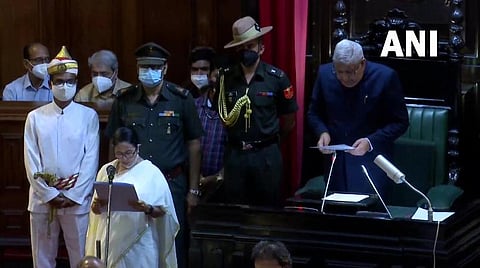 சட்டப்பேரவை உறுப்பினராக மம்தா பானர்ஜி பதவியேற்பு