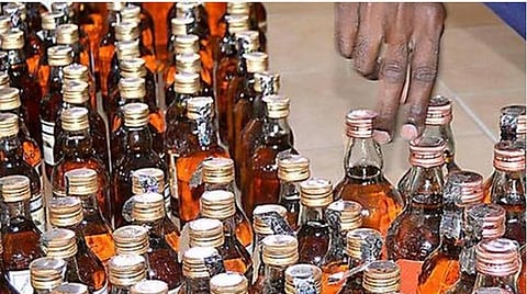 சட்டவிரோதமாக மதுபானம் விற்பவர்கள் மீது நடவடிக்கை: உயர் நீதிமன்றம் உத்தரவு