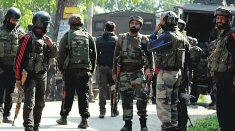 காஷ்மீரில் தீவிரவாதிகள் தாக்குதல்: தலைமை ஆசிரியர், ஆசிரியர் சுட்டுக் கொலை