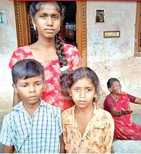பெற்றோரை இழந்து தவிக்கும் 3 குழந்தைகள்.