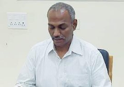 கரோனா தடுப்பூசி சிறப்பு முகாம் குறித்து செய்தியாளர்களை சந்தித்த ஆட்சியர்கள் குமாரவேல் பாண்டியன் (வேலூர்), பாஸ்கர பாண்டியன் (ராணிப்பேட்டை).