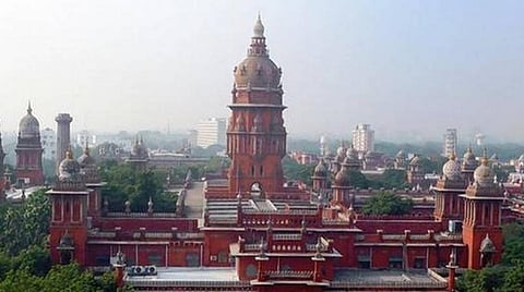 ஆன்லைனில் நடைபெறும் வழக்கு விசாரணை: வருமானமின்றி தவிக்கும் இளம் வழக்கறிஞர்கள்